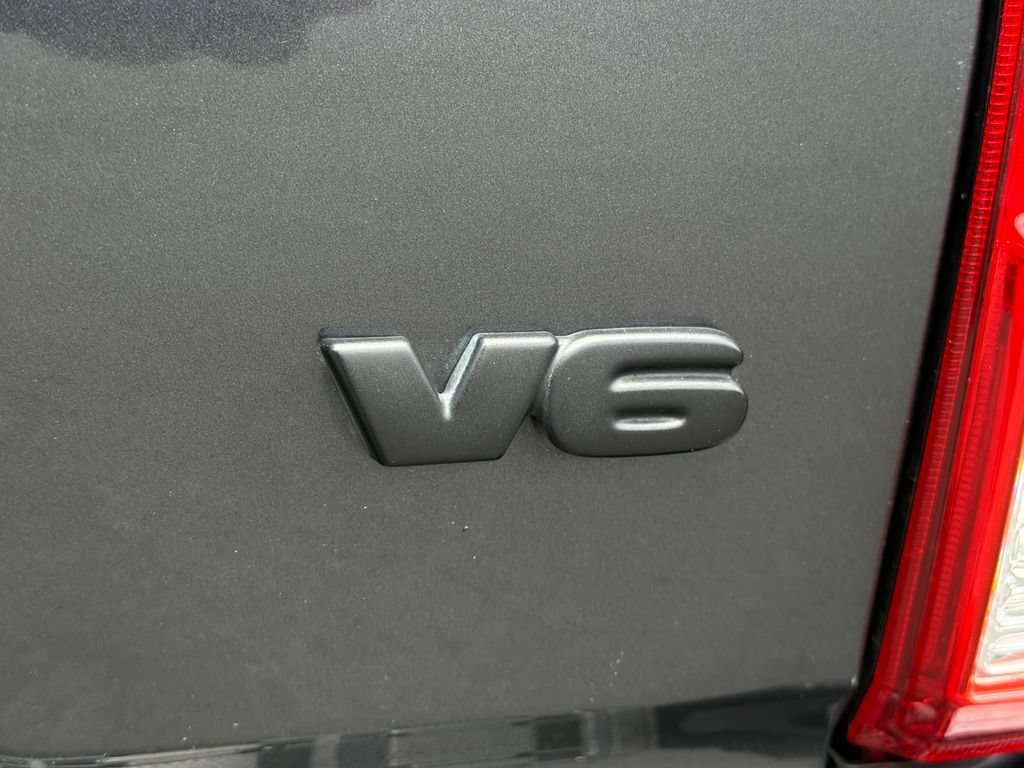 Used 2022 Gray Toyota SR5 image 11