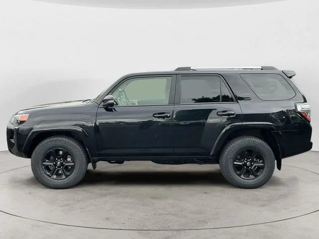 Used 2022 Black Toyota SR5 Premium image 2