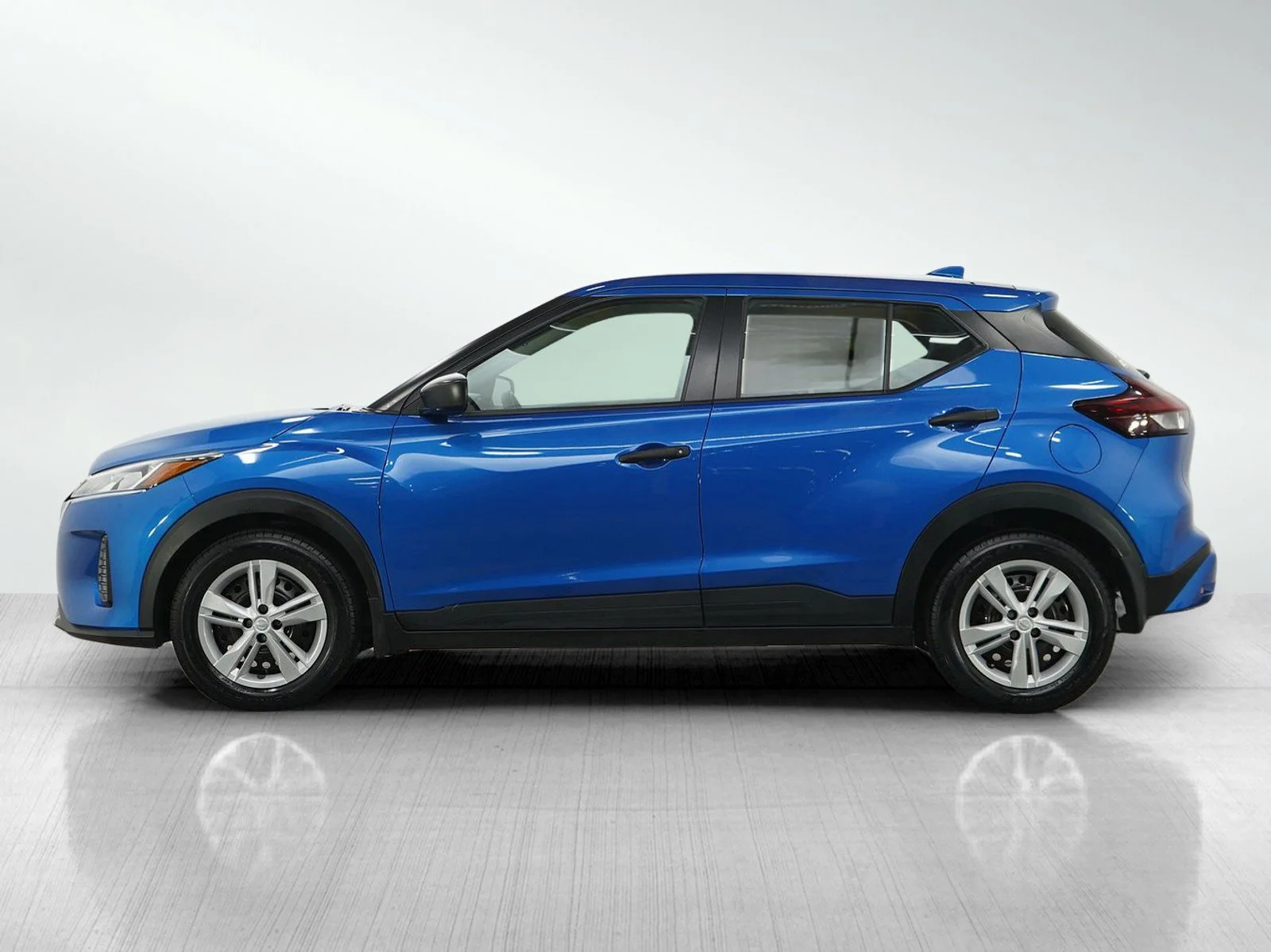 Used 2024 Nissan Kicks S with VIN 3N1CP5BV8RL575092 for sale in Burnsville, Minnesota