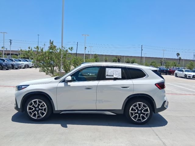 Used 2025 White BMW xDrive28i image 3