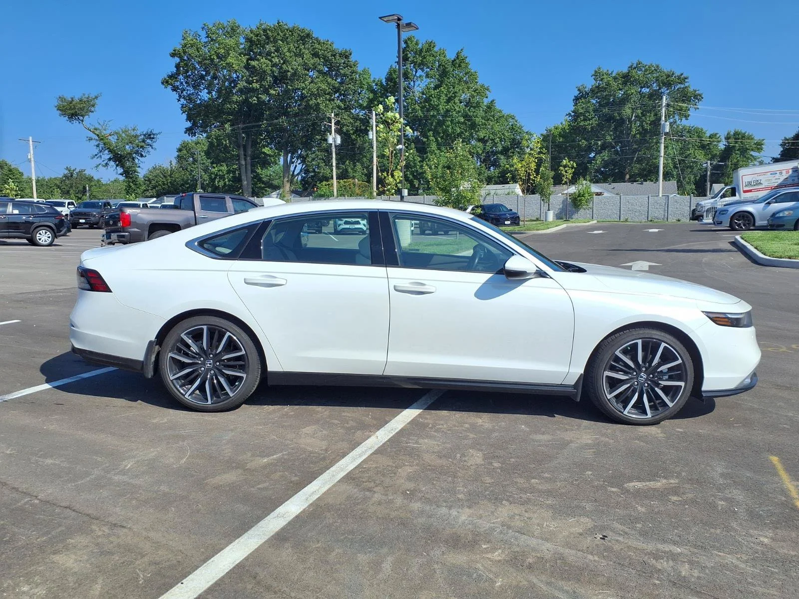 Used 2023 Platinum White Pearl Honda Touring image 2