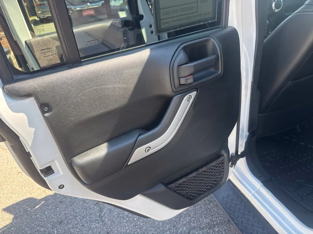 Used 2017 White Jeep Unlimited Sahara image 13