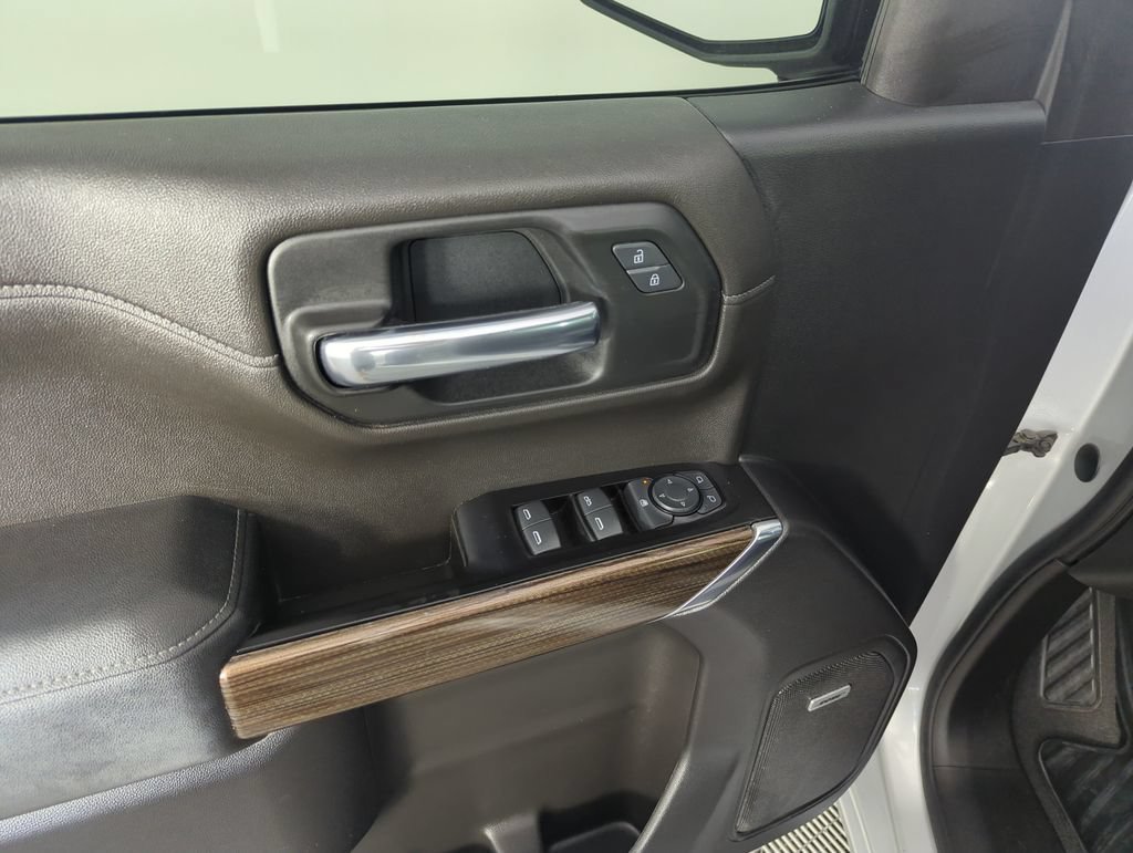 Used 2019 SILVER ICE METALLIC Chevrolet RST image 18