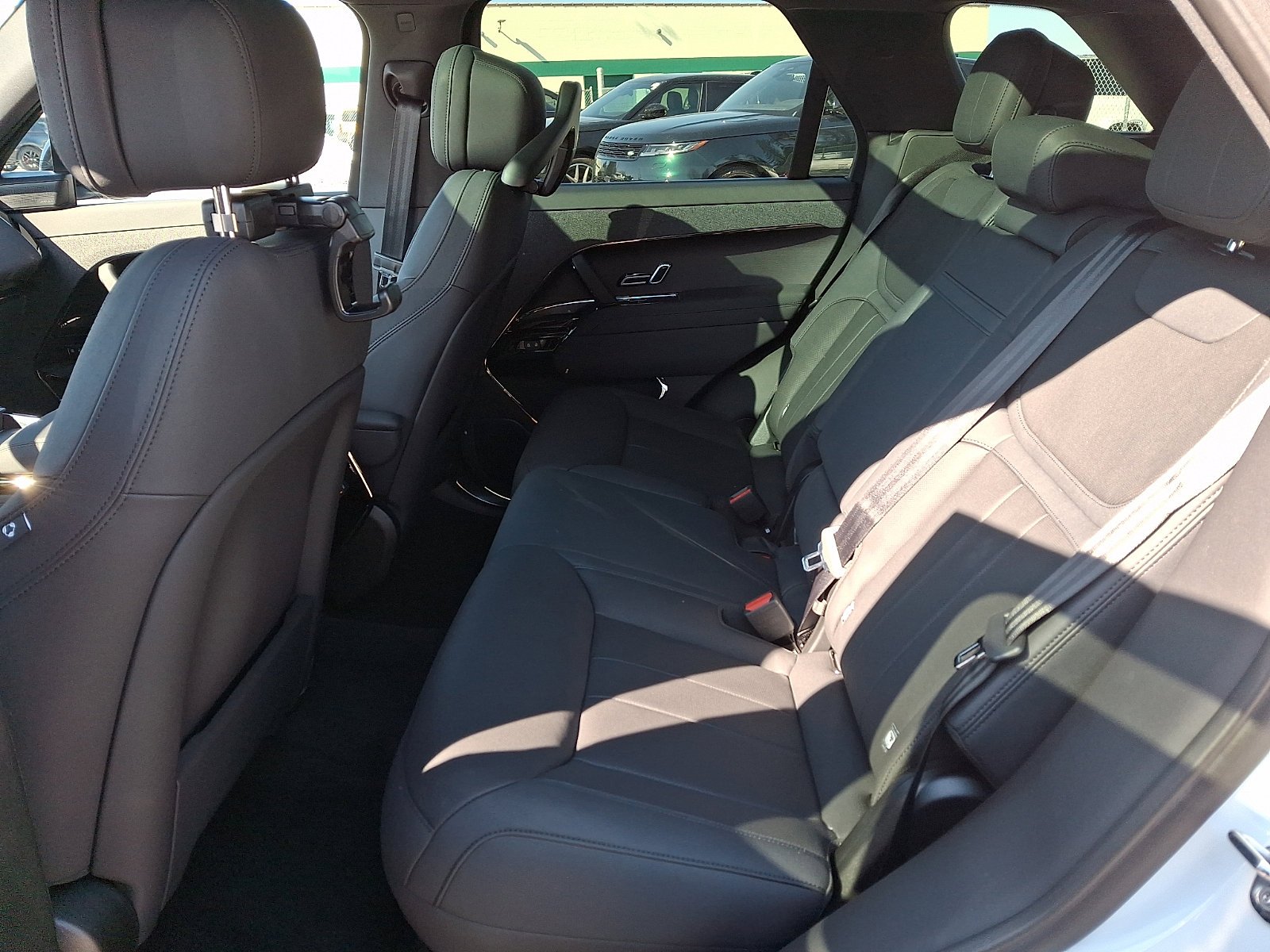 New 2025 Fuji White Land Rover Dynamic SE image 5