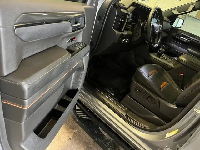 Used 2025 Sterling Metallic GMC AT4 image 19