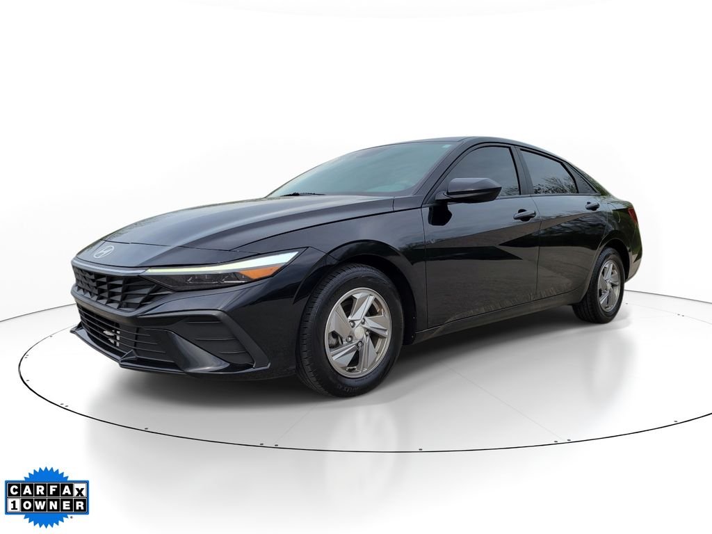 Used 2024 Black Hyundai SE image 2