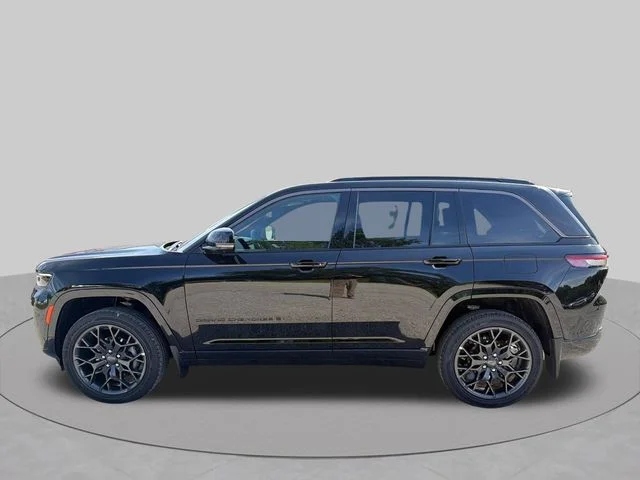 New 2026 Diamond Black Crystal Pearl-Coat Exterior Paint Jeep Summit image 8