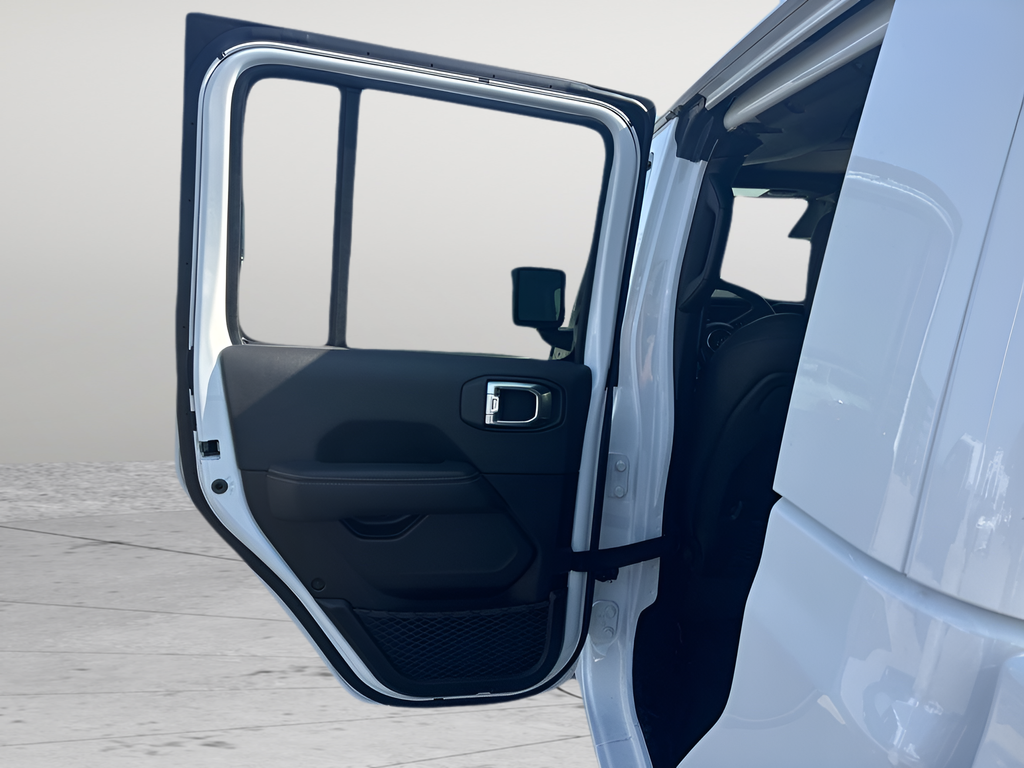 New 2026 Bright White Clear-Coat Exterior Paint Jeep Sahara image 10
