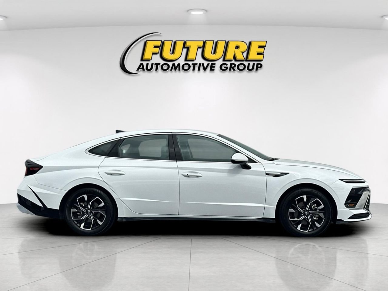 New 2025 White Hyundai SEL image 2
