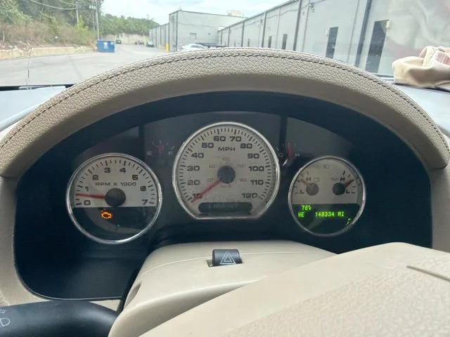 Used 2005  Ford Lariat image 8
