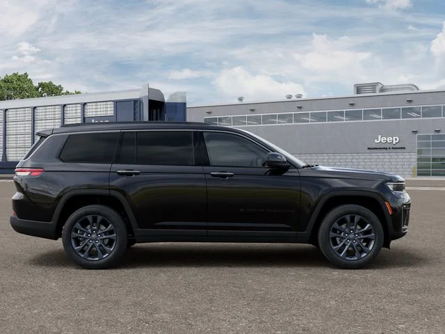 New 2026 Diamond Black Crystal Pearl-Coat Exterior Paint Jeep Limited image 21