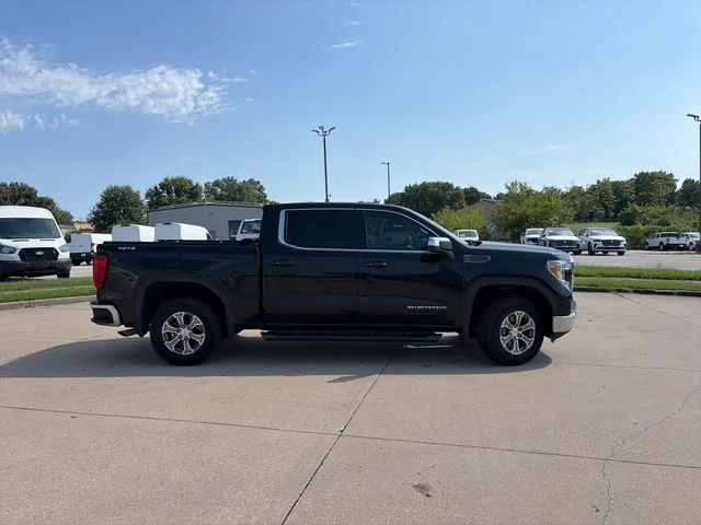 Used 2020 Black GMC SLE image 6