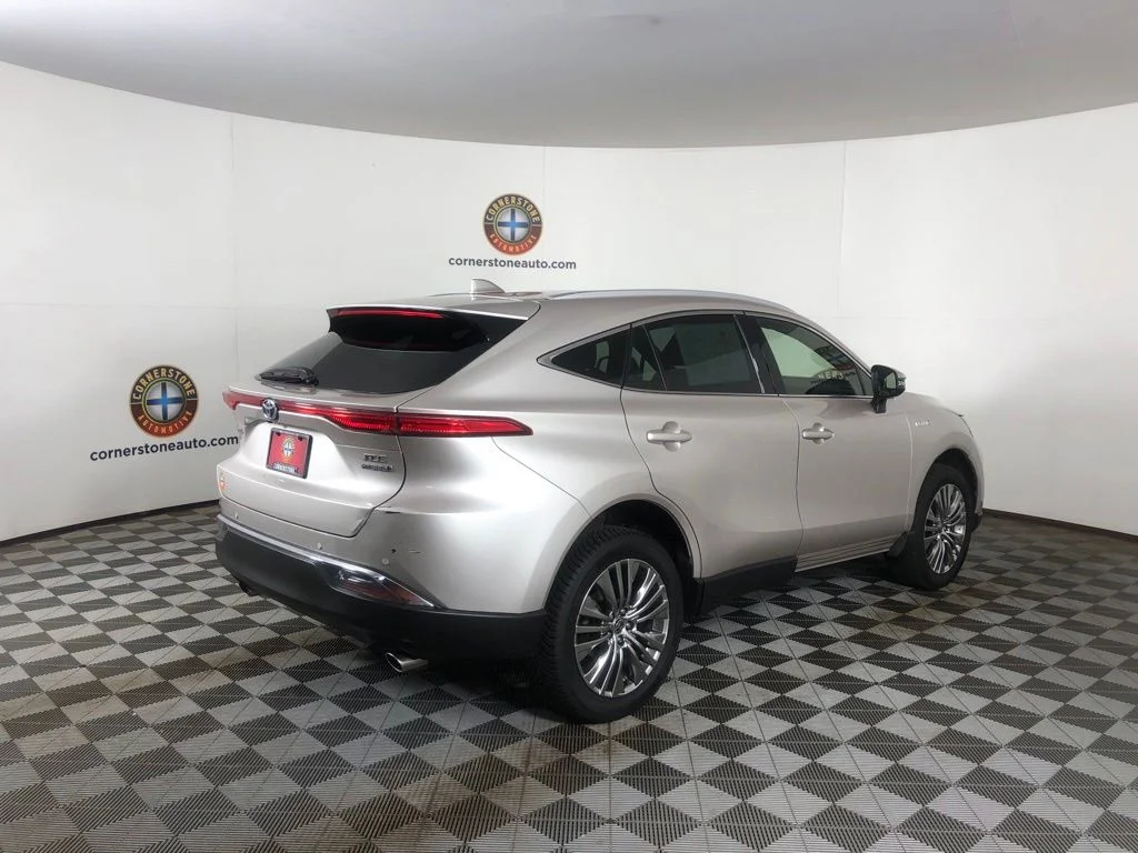 Used 2021 Silver Toyota XLE image 16