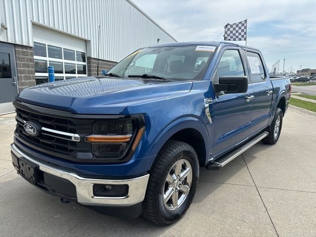 Used 2025 Blue Ford XLT image 4