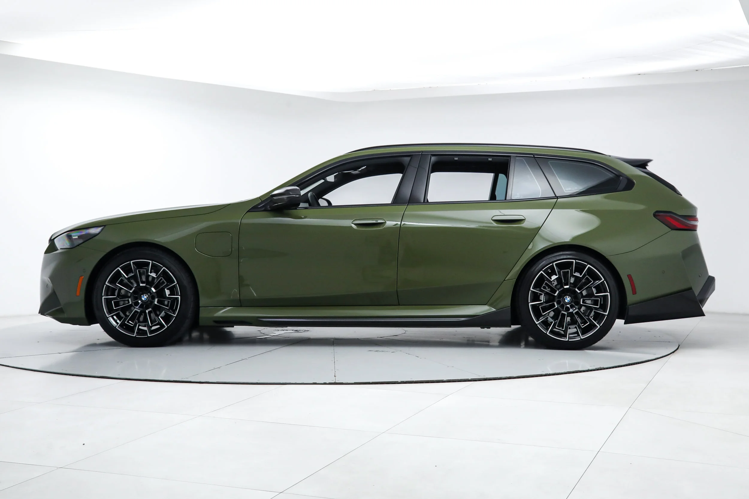 Used 2026 Green BMW  image 2