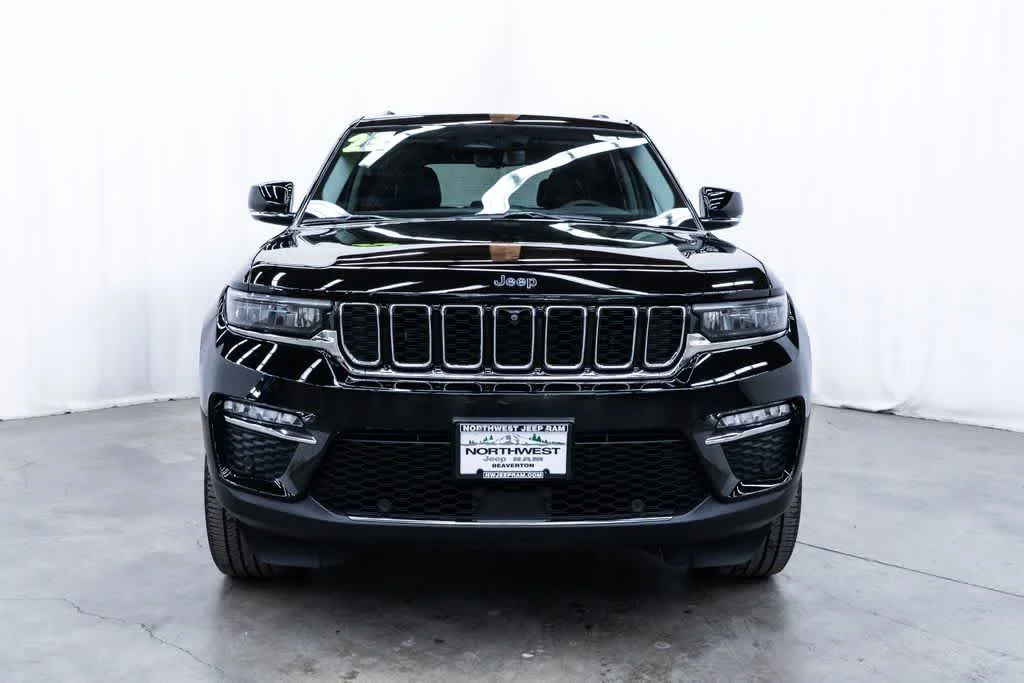Used 2023 Diamond Black Crystal Pearlcoat Jeep  image 2