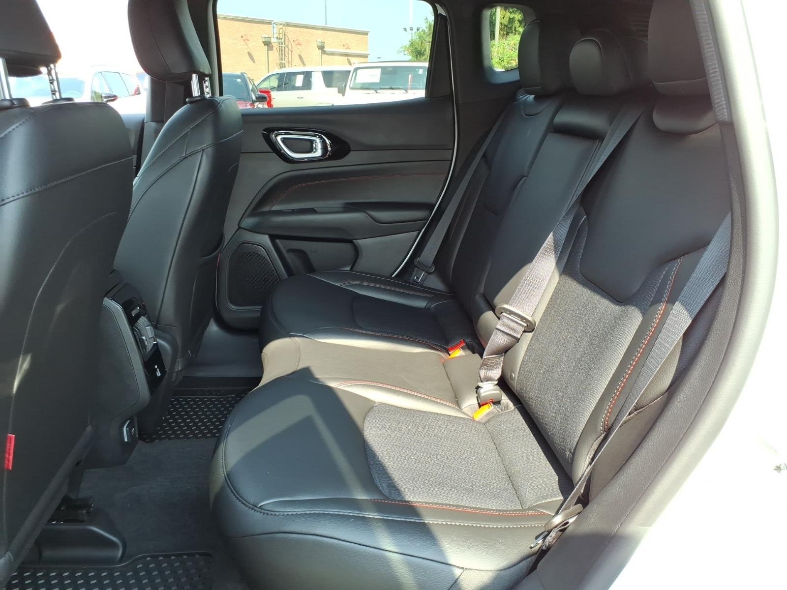 New 2026 Bright White Clear-Coat Exterior Paint Jeep Trailhawk image 6
