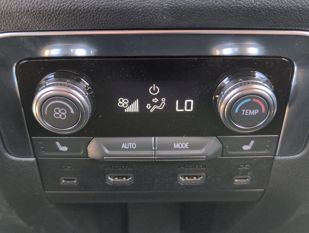 2026 GMC Yukon XL Denali - Photo 22