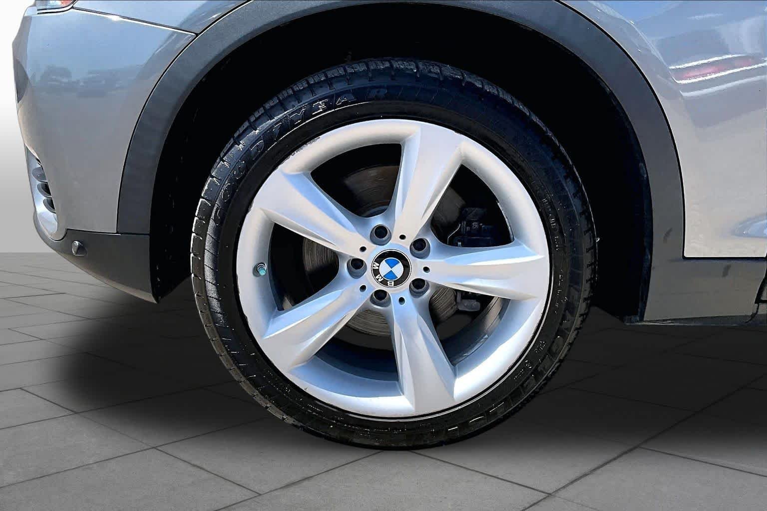 Used 2017 Space Gray Metallic BMW sDrive28i image 9
