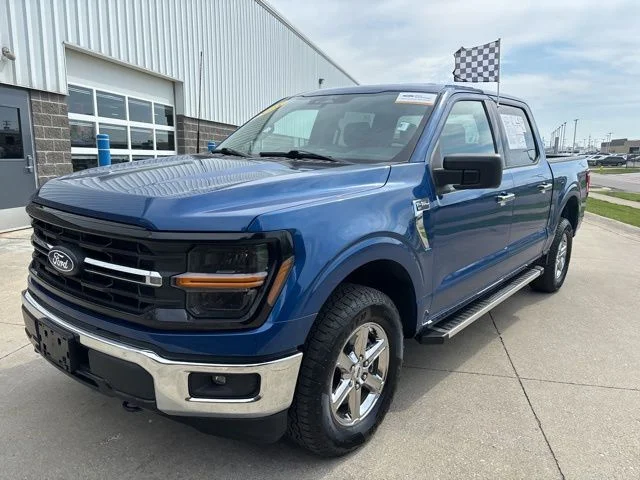 Certified Used 2025 Atlas Blue Metallic Ford XLT image 4