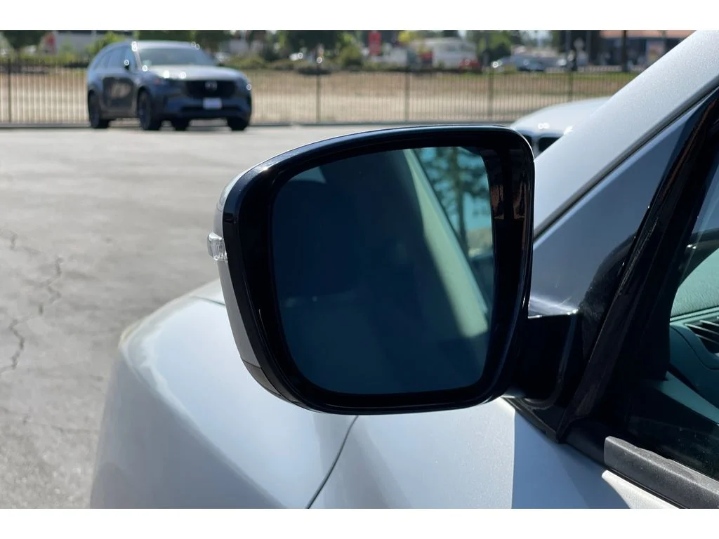 Used 2017 Brilliant Silver Metallic Nissan SV image 11