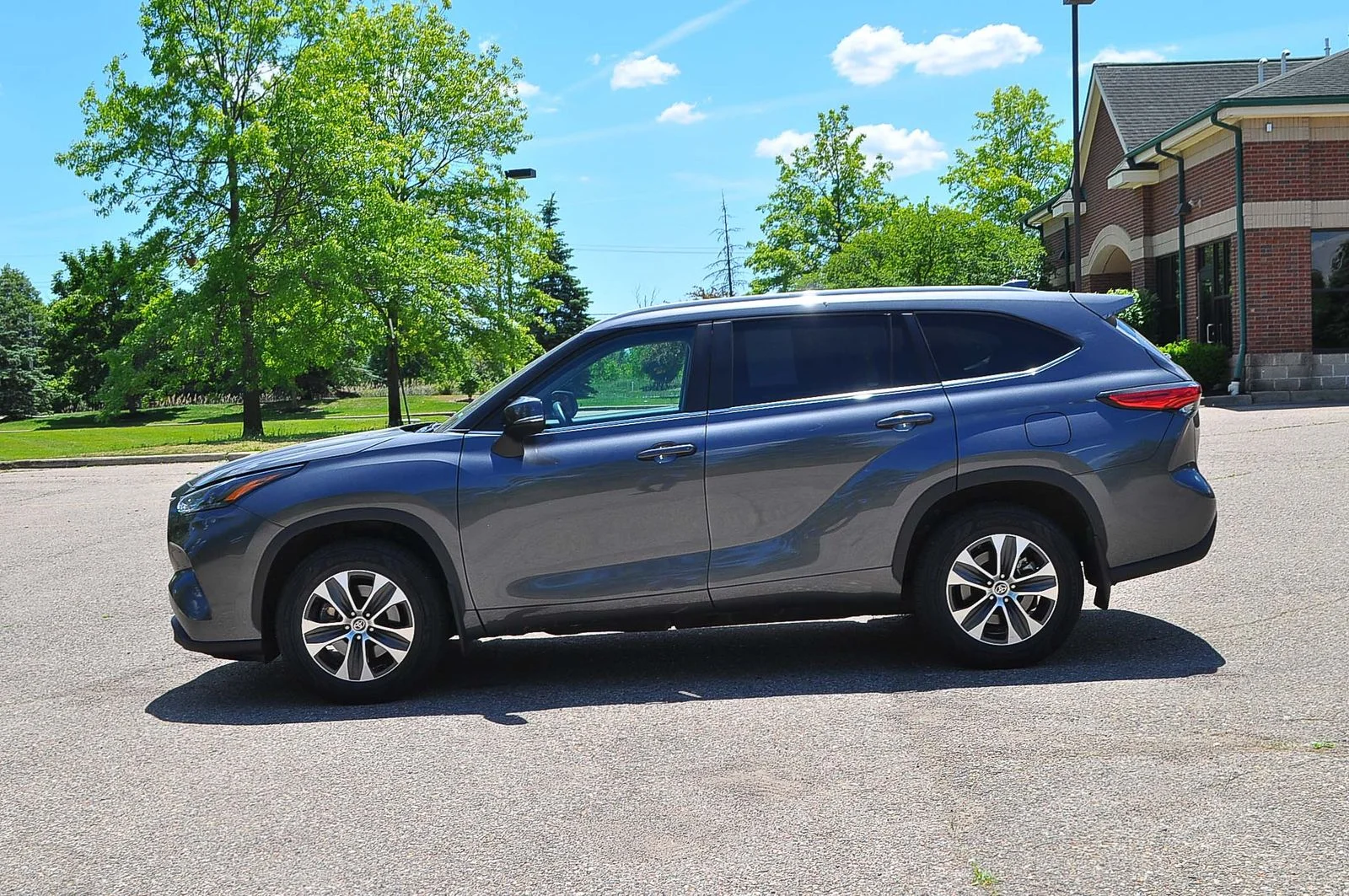 Used 2023 Gray Toyota XLE image 6