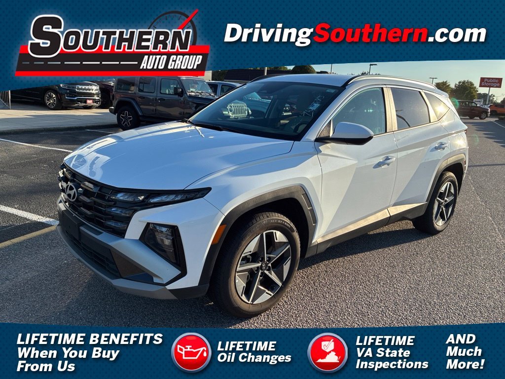 Used 2025 White Hyundai SEL image 1
