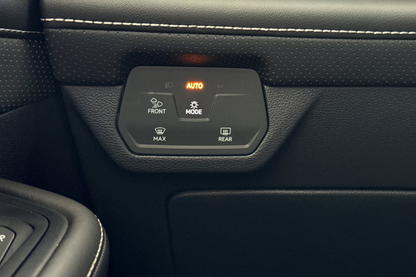 Used 2026  Volkswagen SE w/Technology image 30