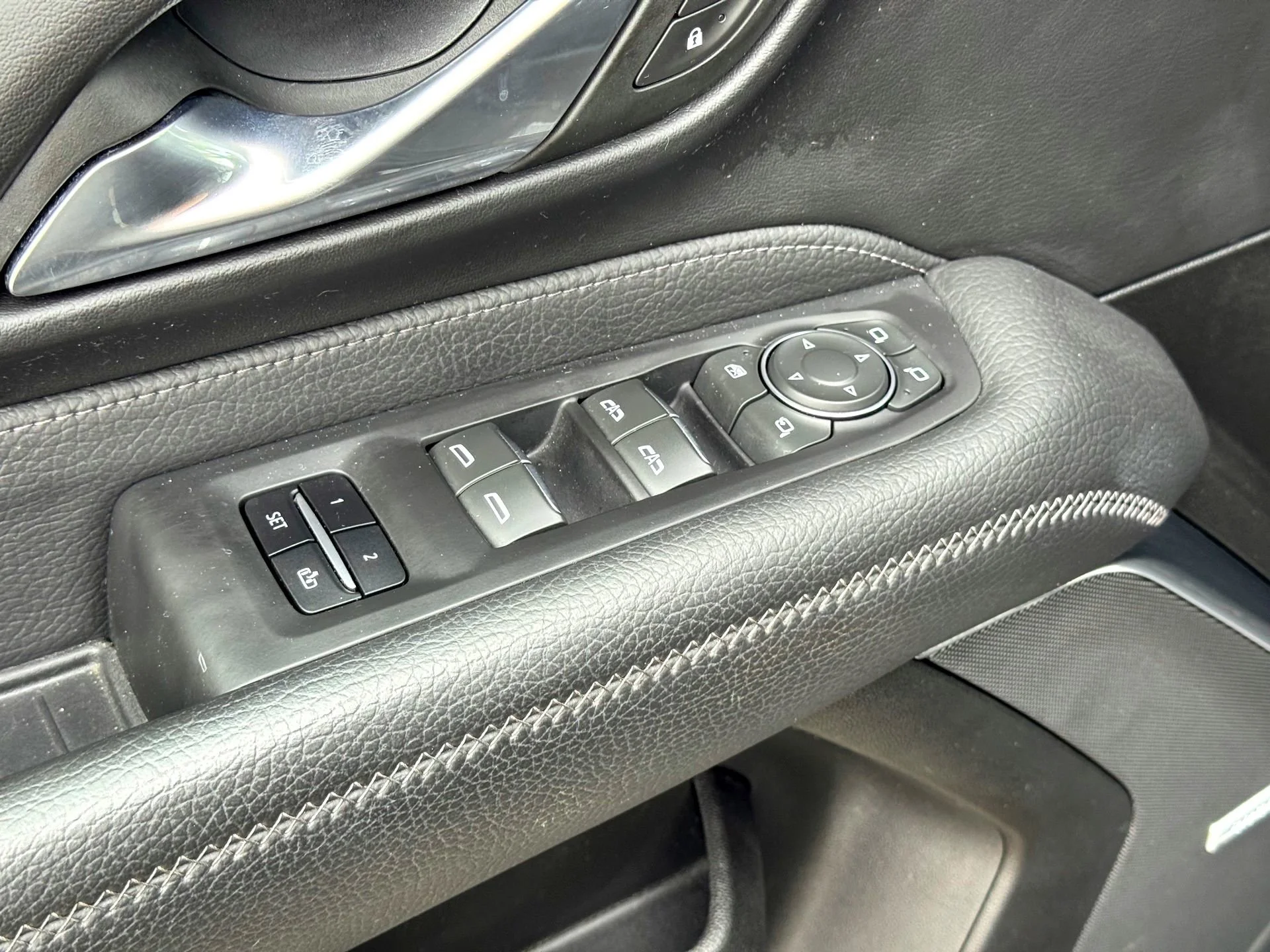 Used 2024 Onyx Black GMC Denali image 17