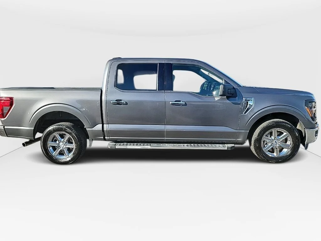 Used 2025 Gray Ford XLT image 4