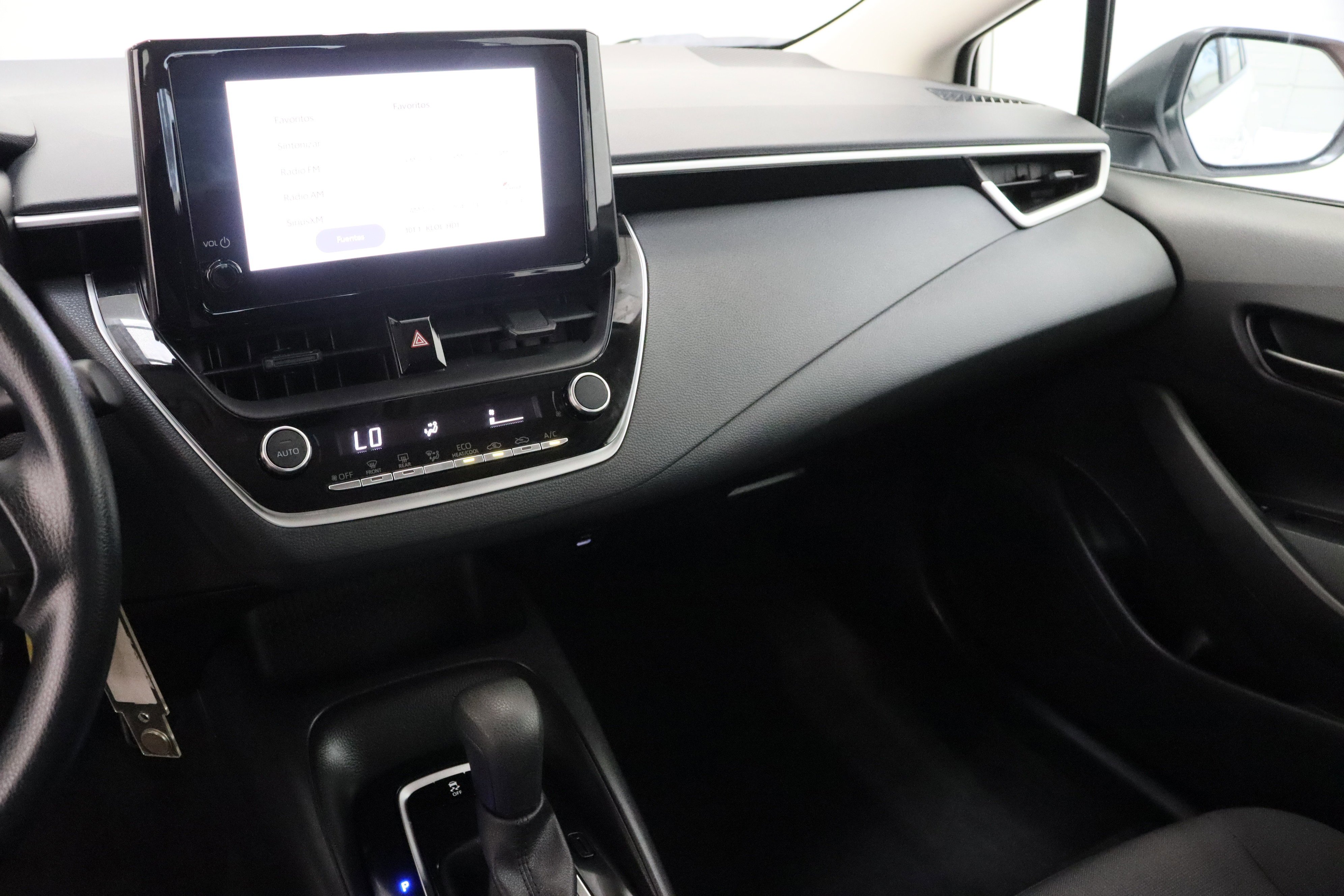 Used 2025 Ice Cap Toyota LE 2.0L image 15