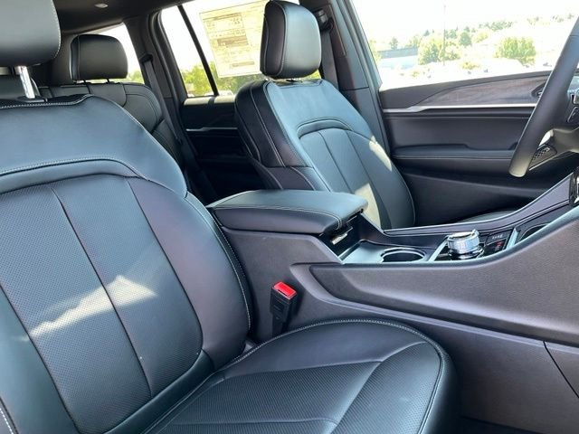 New 2026 Bright White Clear-Coat Exterior Paint Jeep Limited Reserve image 31