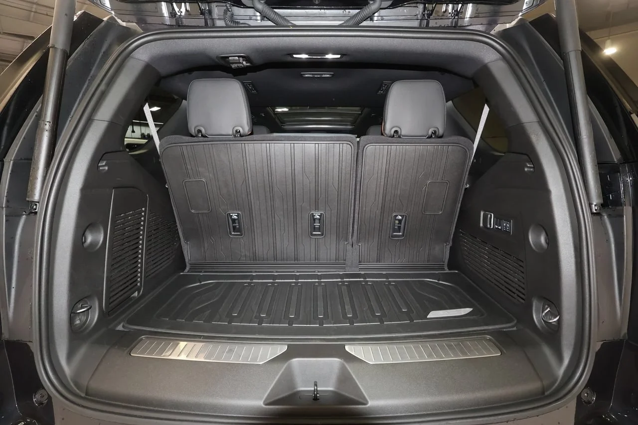 Used 2026 Titanium Rush Metallic GMC AT4 image 28