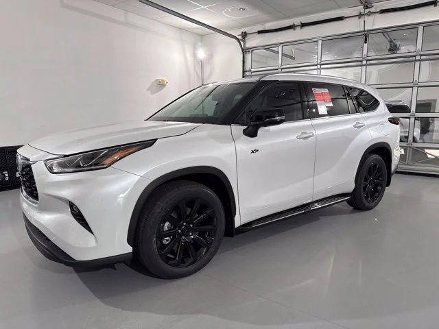 New 2026 Wind Chill Pearl Toyota Limited image 3
