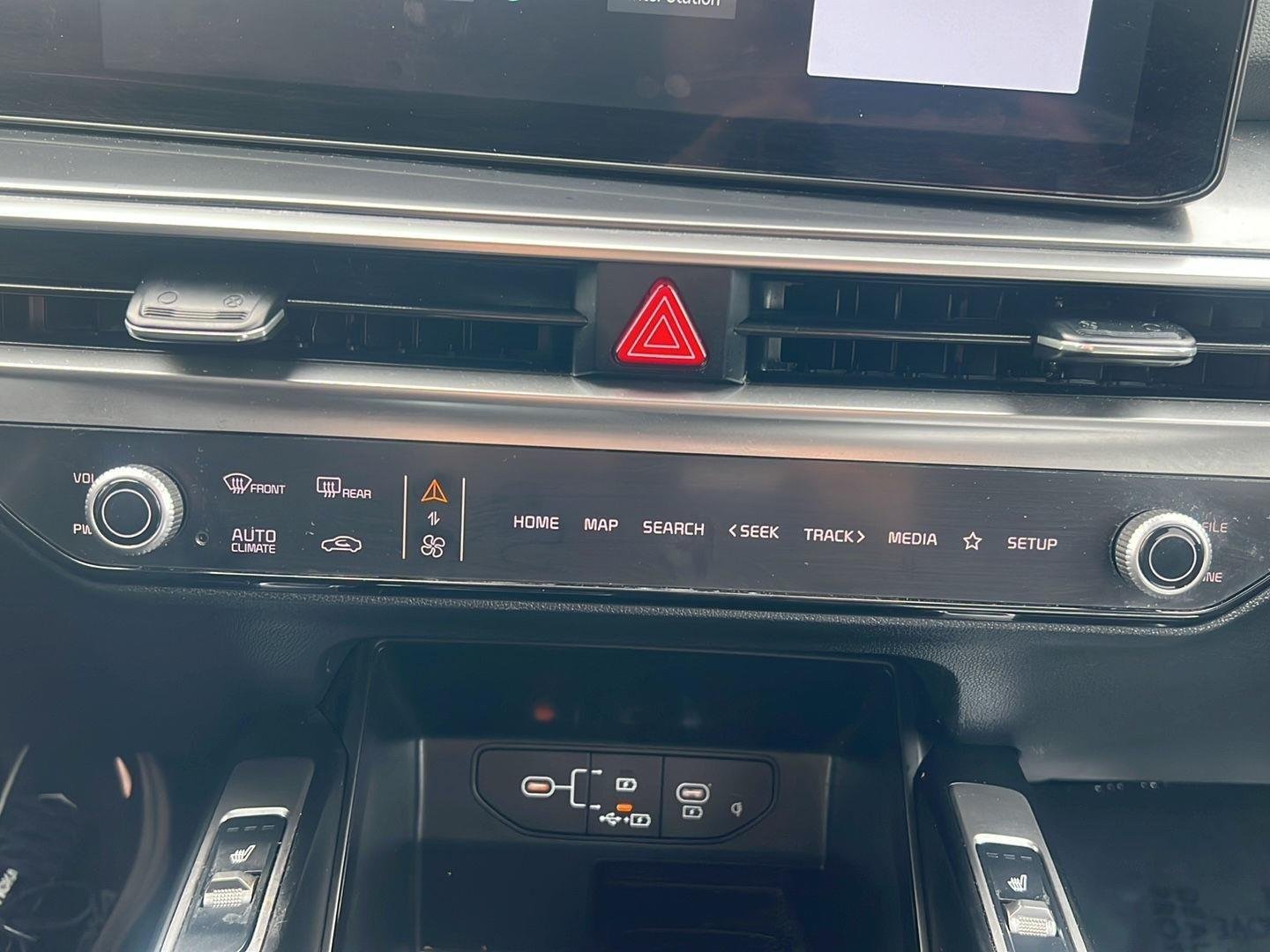 2025 Kia Sorento S - Photo 14