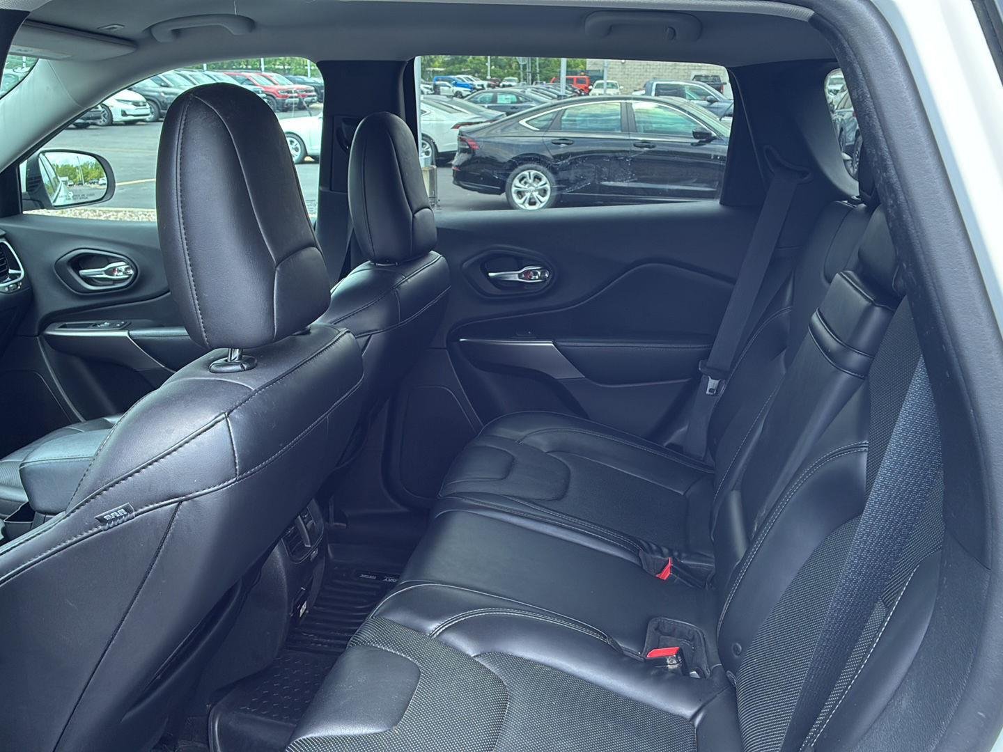Used 2019 Bright White Clearcoat Jeep Limited image 10
