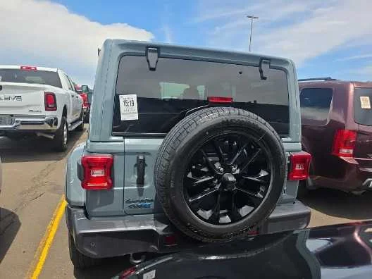 Used 2025 Anvil Clearcoat Jeep Sahara image 5