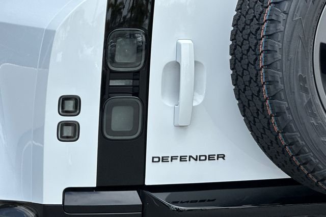 New 2026 Fuji White Land Rover X-Dynamic SE image 25