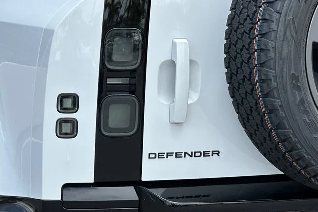 New 2026 Fuji White Land Rover X-Dynamic SE image 25