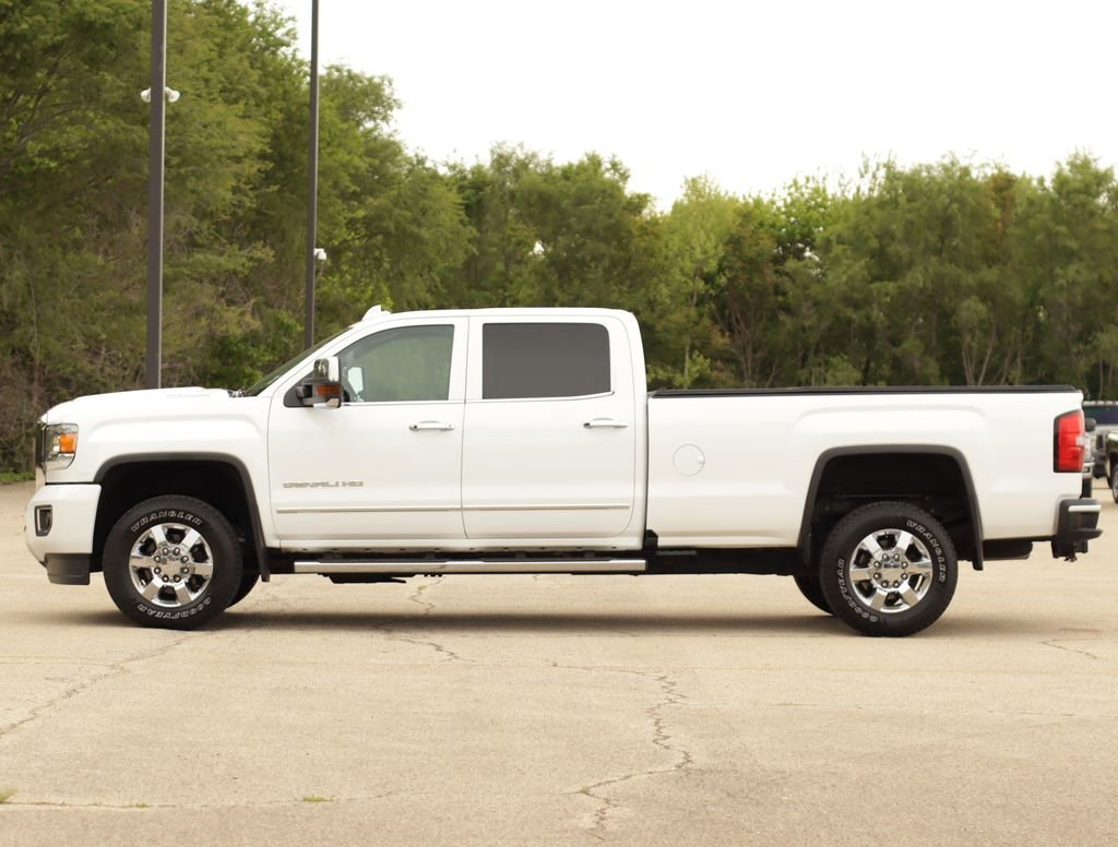 Used 2019 SUMMIT WHITE GMC Denali image 4