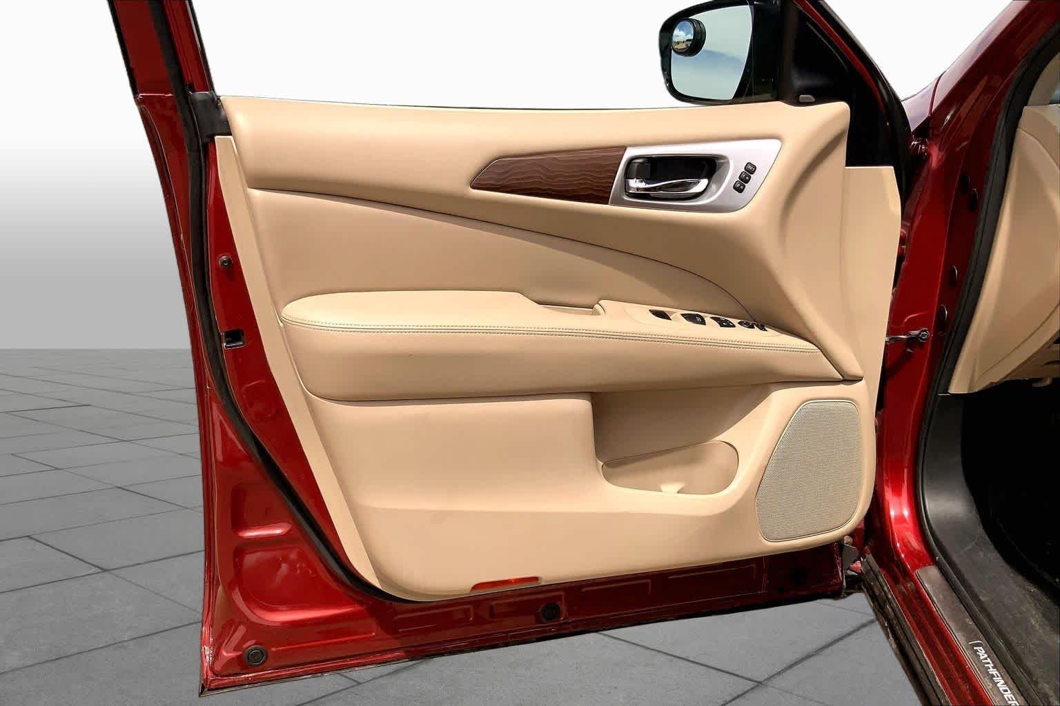 Used 2017 Cayenne Red Metallic Nissan Platinum image 22