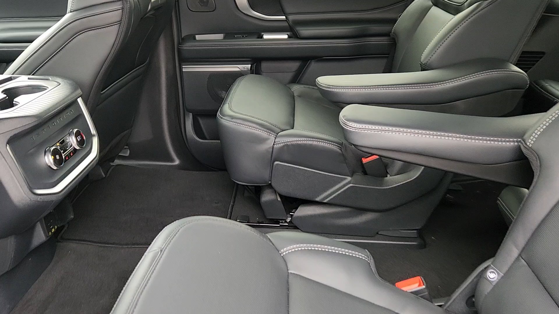 New 2026 Dark Matter Gray Metallic Ford Platinum image 25