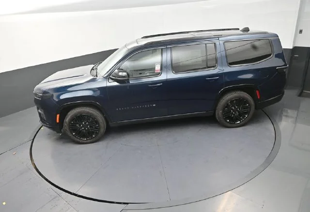 New 2026 Fathom Blue Pearl-Coat Exterior Paint Jeep Limited Reserve image 13