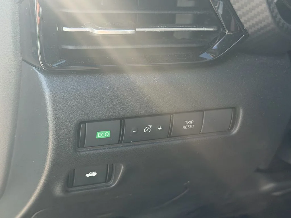 Used 2020 Aspen White Nissan SV image 10