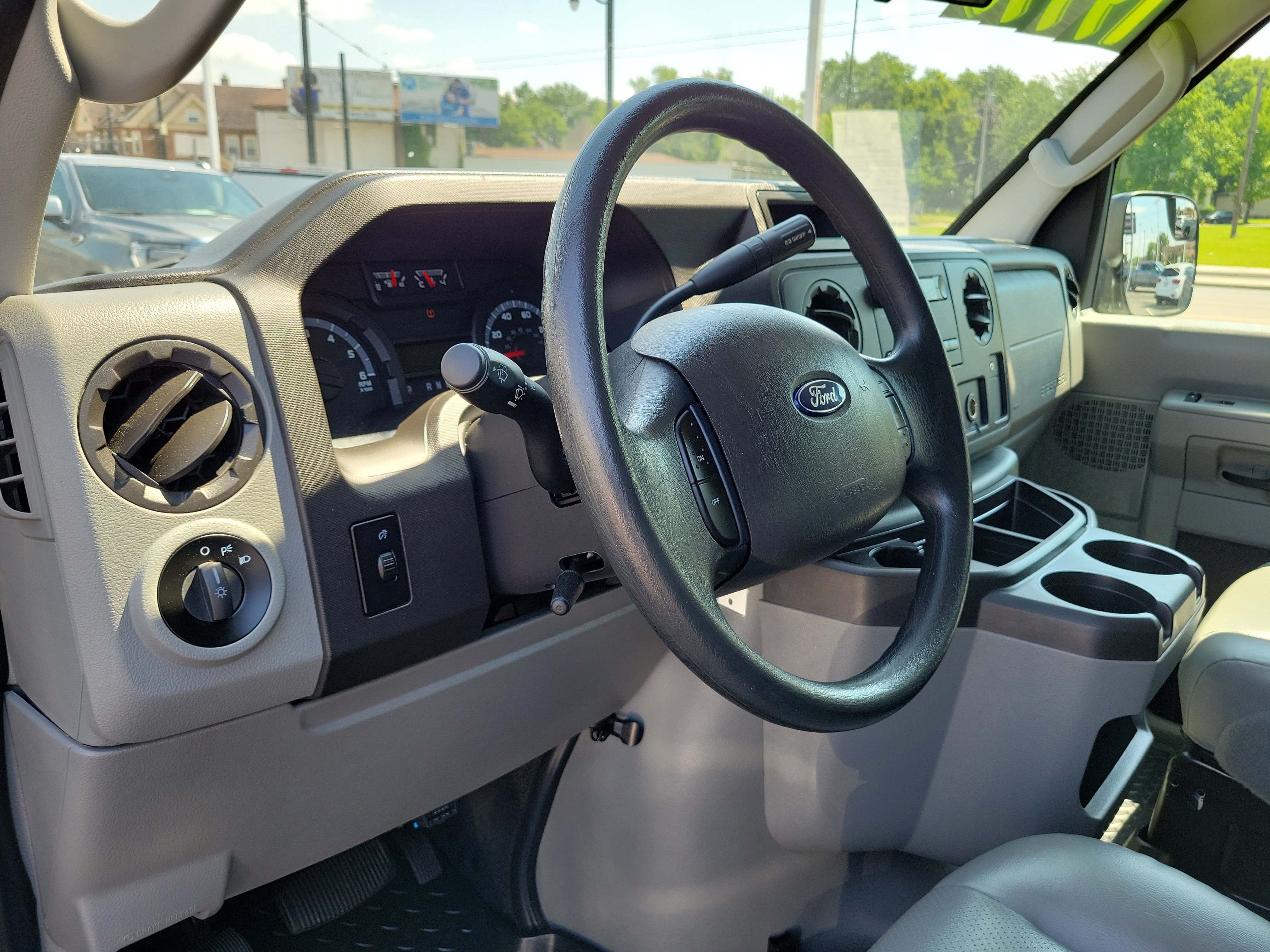 Used 2014  Ford XL image 16