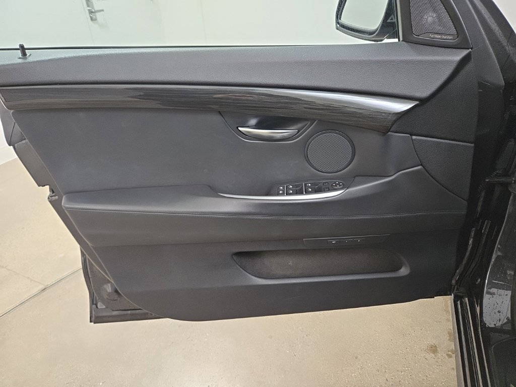 Used 2017 Dark Graphite BMW 535i xDrive Gran Turismo image 24