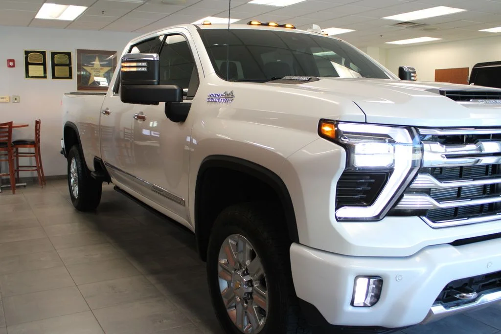 Certified Used 2024 Iridescent Pearl Tricoat Chevrolet High Country image 6