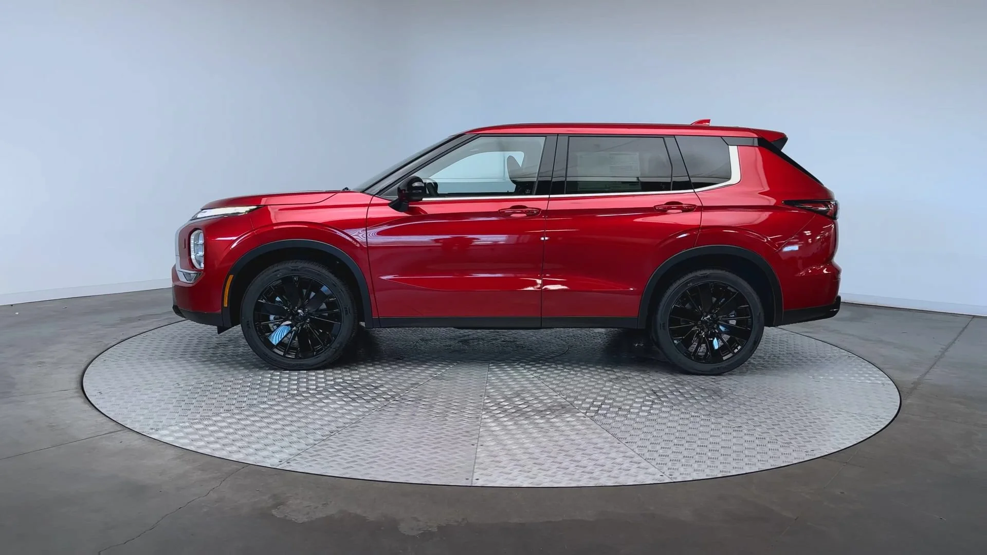 New 2026 Red Diamond Mitsubishi LE image 5