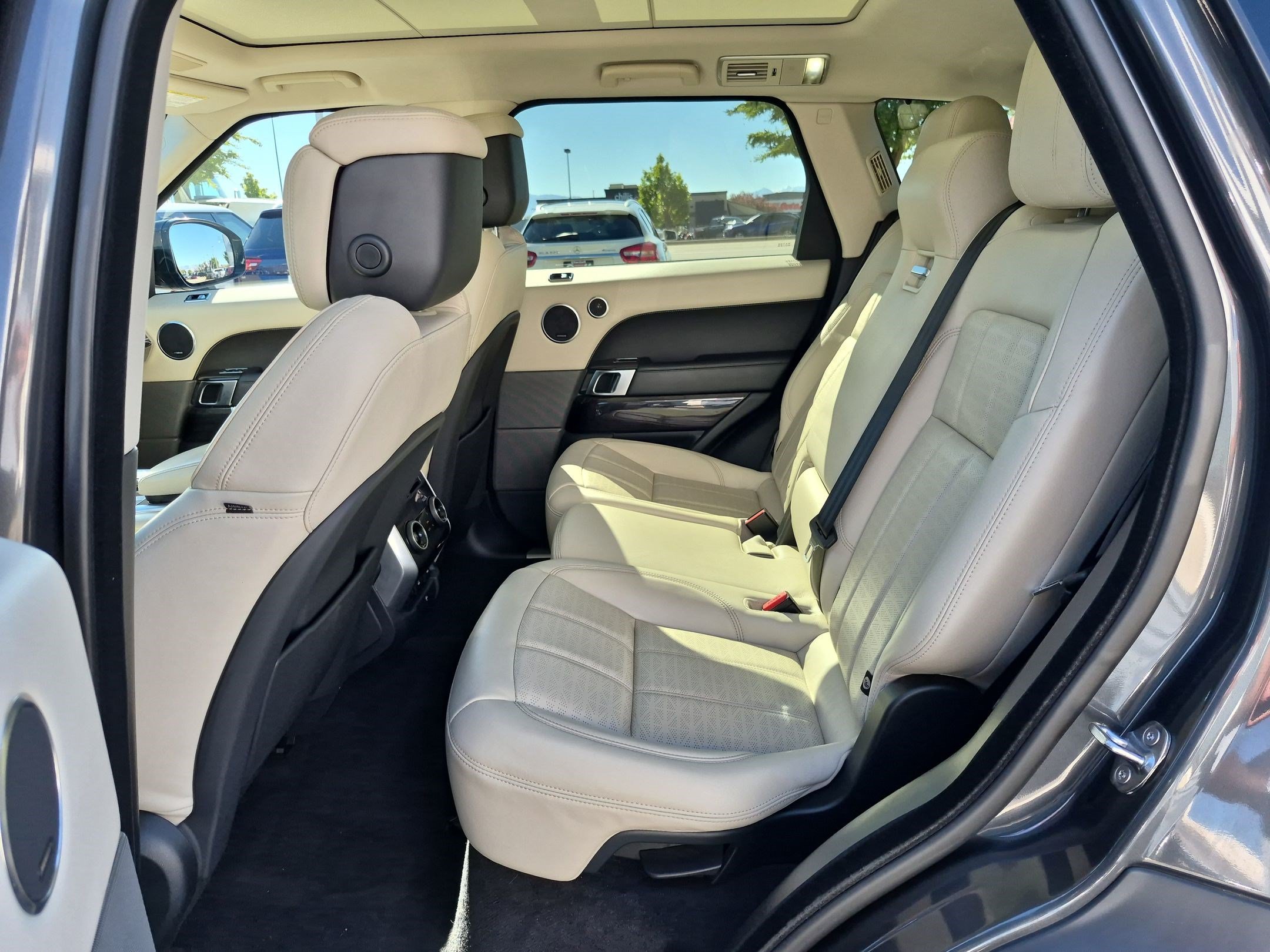 Used 2021 Santorini Black Metallic Land Rover Autobiography image 27