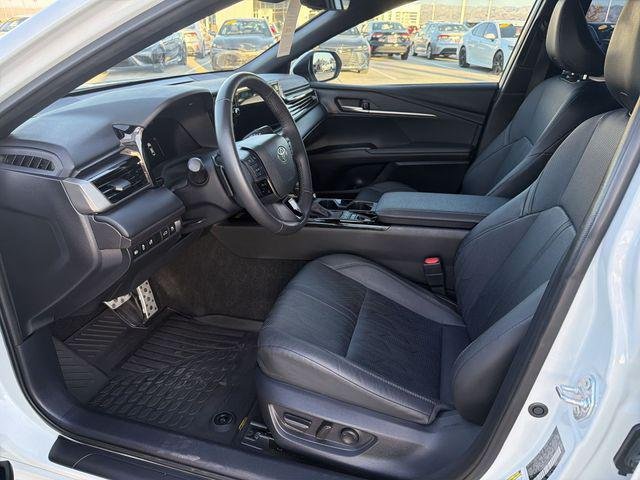Certified Used 2025 WIND CHILL PEARL Toyota  image 26